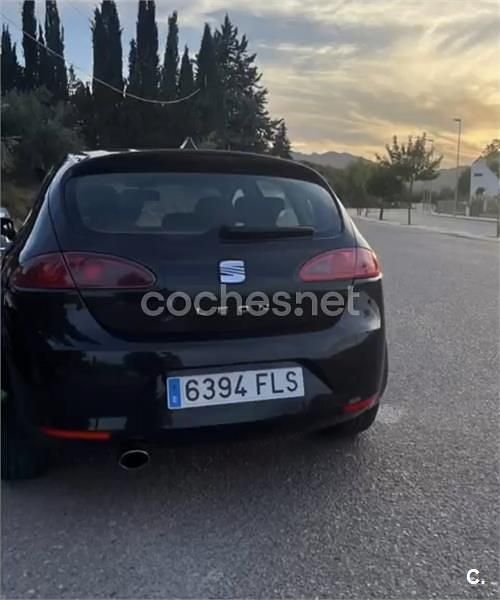 Usado Seat Leon Sport 105 CV (77 kW) 2007 Negro Utilitario