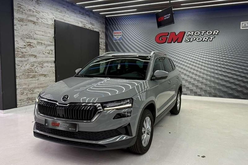 Usado Skoda Karoq Ambition 150 CV (110 kW) 2022 Gris SUV