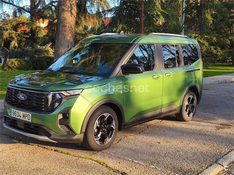Usado Ford Tourneo Courier Active 125 CV (91 kW) 2024 Verde Monovolumen