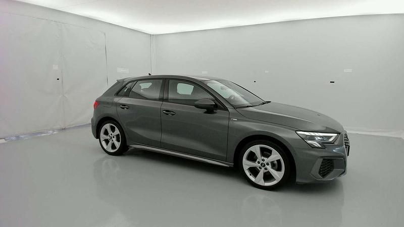 Usado Audi A3 S-Line 150 CV (110 kW) 2024 Plateado Familiar