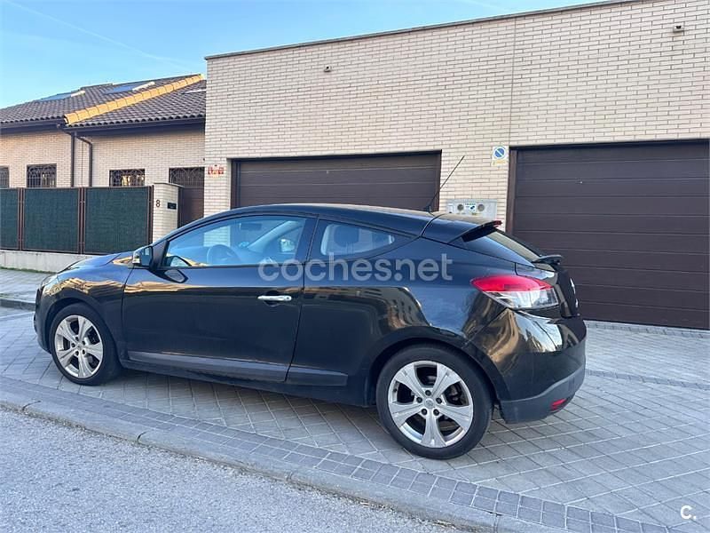 Usado Renault Mégane Dynamique 110 CV (80 kW) 2009 Negro Berlina