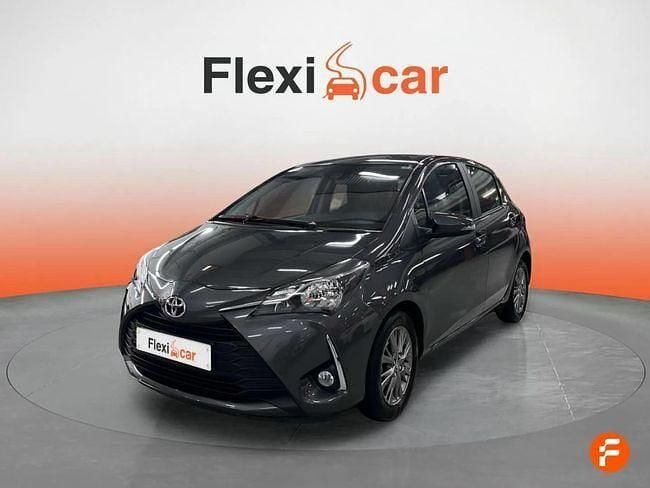 Usado Toyota Yaris Active 69 CV (50 kW) 2020 Gris Berlina