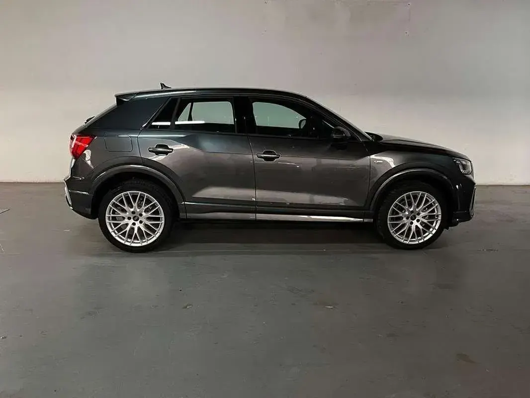 Usado Audi Q2 150 CV (110 kW) 2025 Gris SUV