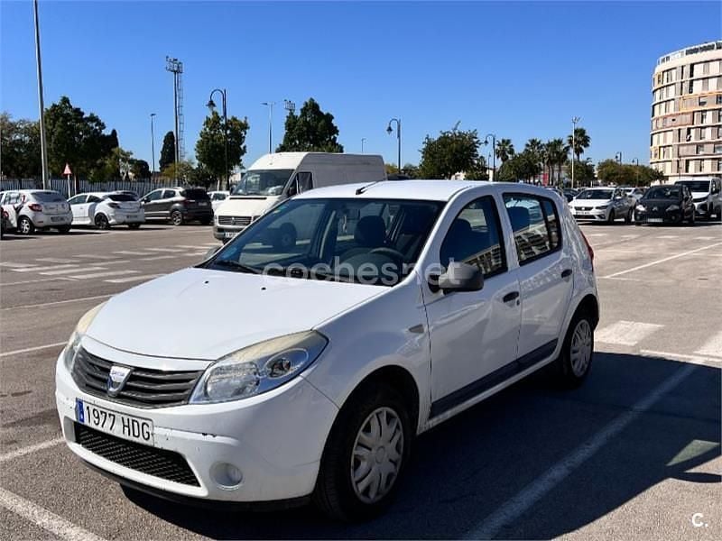 Usado Dacia Sandero Ambiance 75 CV (55 kW) 2011 Blanco Berlina