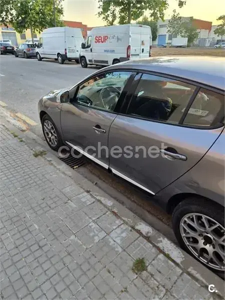 Usado Renault Mégane Expression 90 CV (66 kW) 2012 Gris / plata Berlina