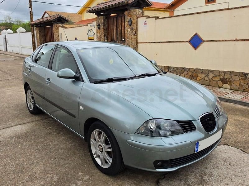 Usado Seat Cordoba Sport 130 CV (95 kW) 2004 Gris / plata Berlina