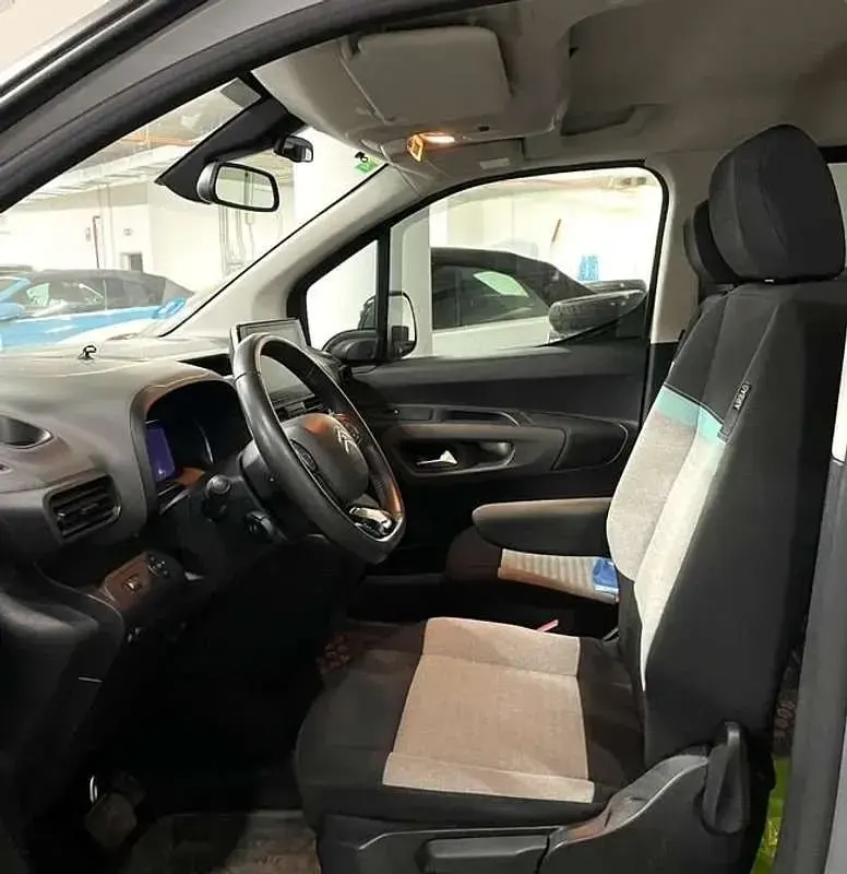 Usado Citroën Berlingo Feel 110 CV (80 kW) 2023 Gris Monovolumen