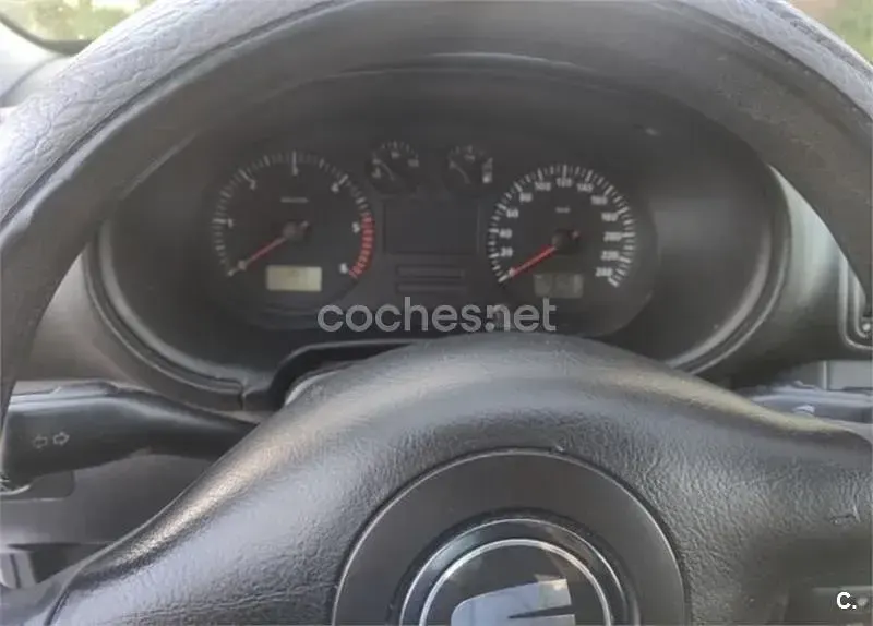 Usado Seat Toledo Stella 110 CV (80 kW) 2004 Gris / plata Berlina