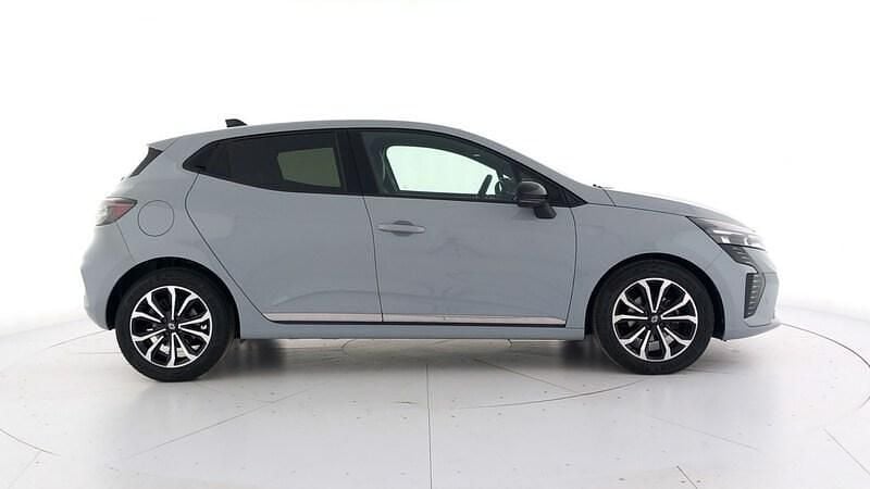 Begagnad Renault Clio V Techno 91 HK (66 kW) 2024 Grå Sedan