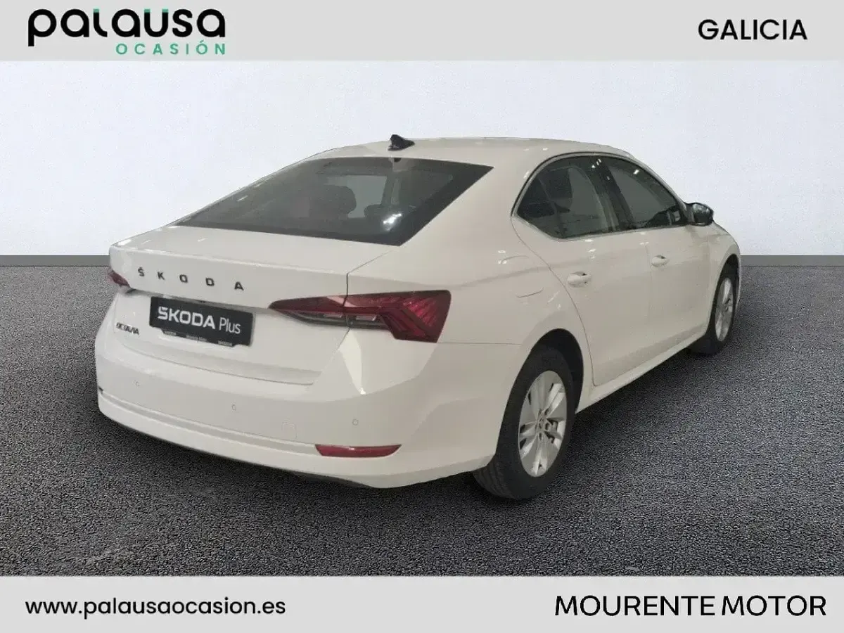 Usado Skoda Octavia Ambition 116 CV (85 kW) 2023 Blanco Berlina