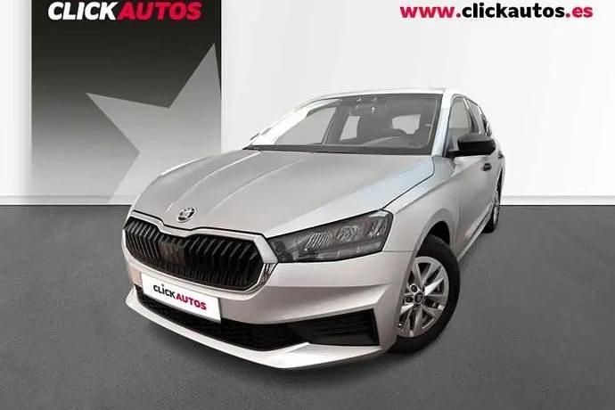 Usado Skoda Fabia Essence 80 CV (58 kW) 2025 Plata Utilitario