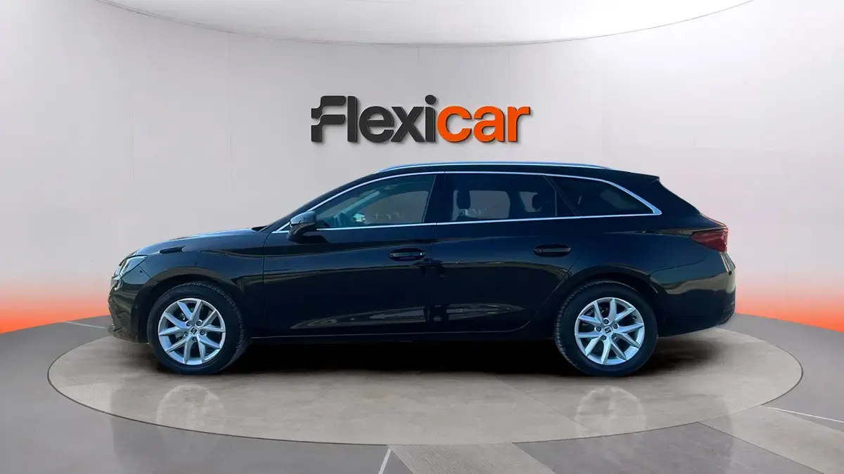 Usado Seat Leon Style 116 CV (85 kW) 2025 Negro Familiar