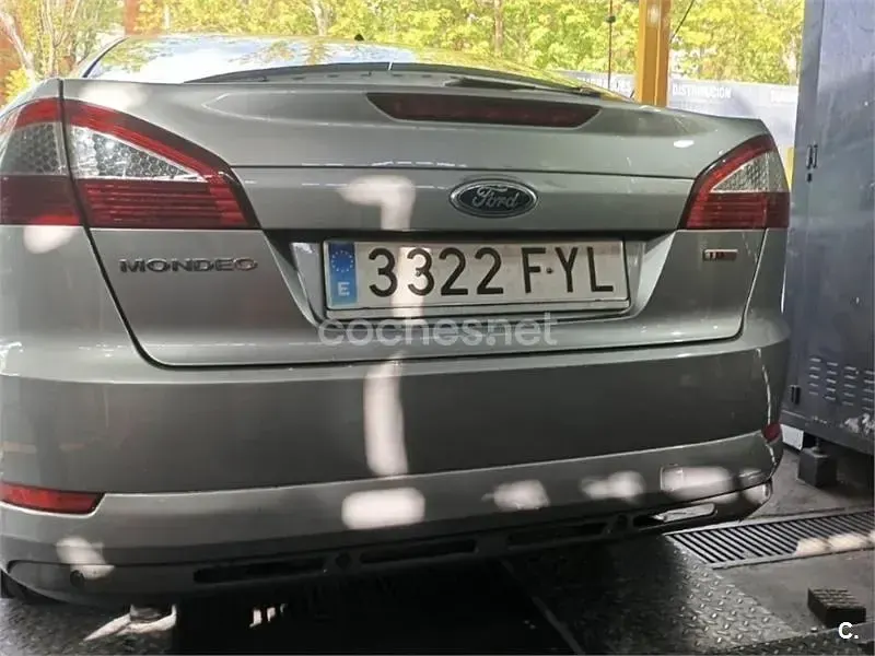 Usado Ford Mondeo Ambiente 125 CV (91 kW) 2007 Gris / plata Berlina