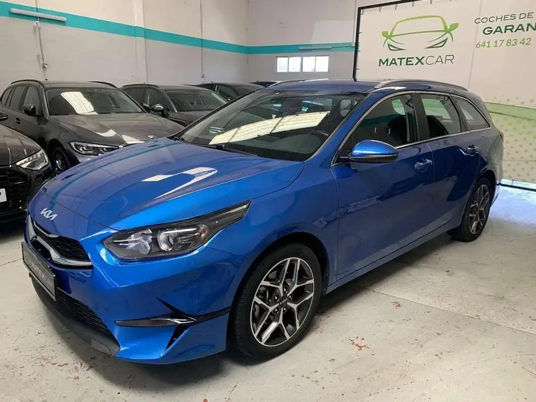 Usado Kia Ceed 136 CV (100 kW) 2022 Azul Utilitario
