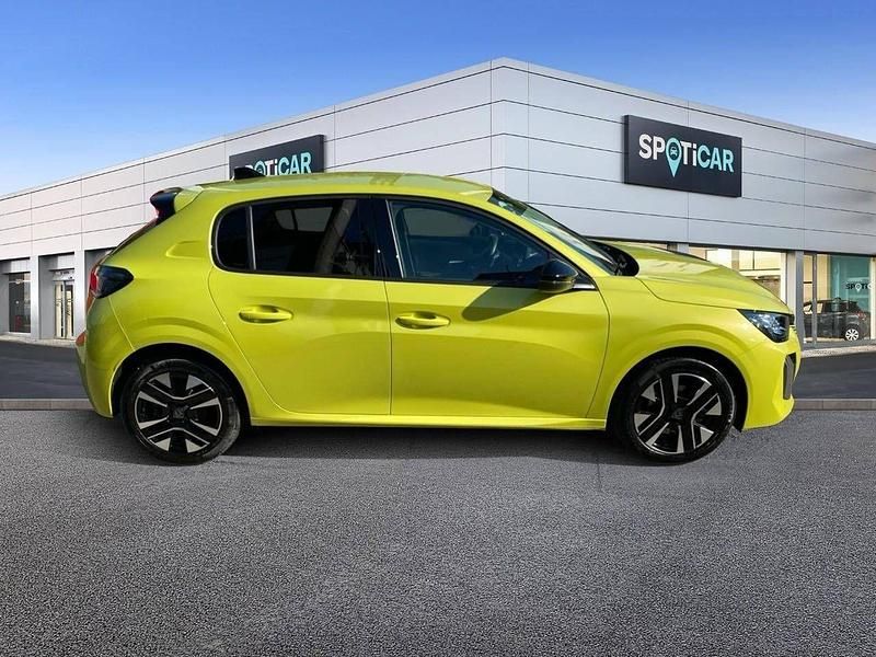 Usado Peugeot 208 Allure 100 CV (73 kW) 2024 Amarillo ãgueda Utilitario