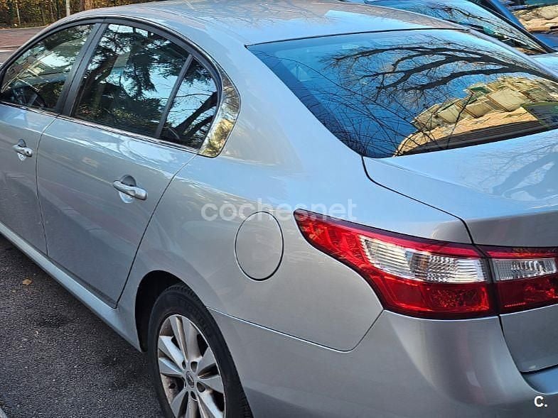 Usado Renault Latitude Initiale 175 CV (128 kW) 2011 Gris / plata Berlina