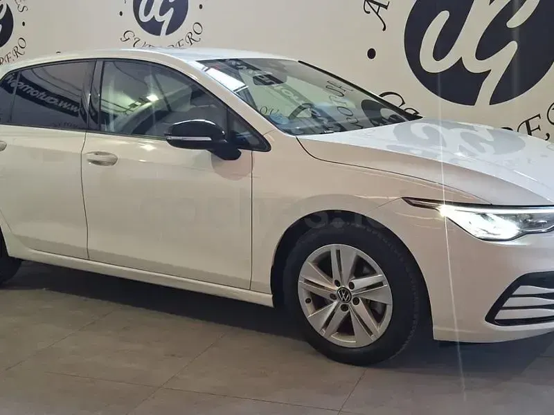 Usado VW Golf VIII Life 115 CV (84 kW) 2021 Blanco Berlina