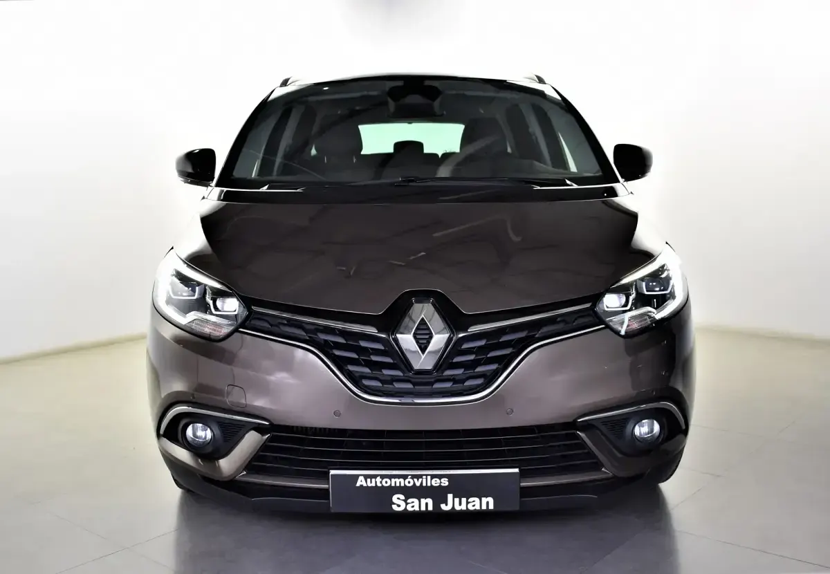 Usado Renault Grand Scénic IV Zen 160 CV (117 kW) 2019 Marrón Monovolumen