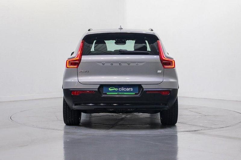 Usado Volvo XC40 Core 175 kW (238 CV) 2023 Gris SUV