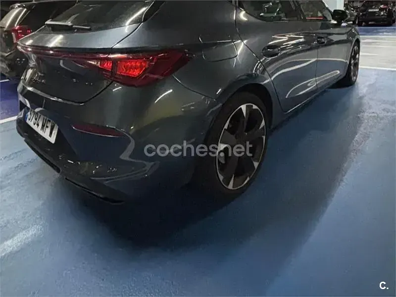 Usado Cupra Leon 150 CV (110 kW) 2023 Azul Berlina