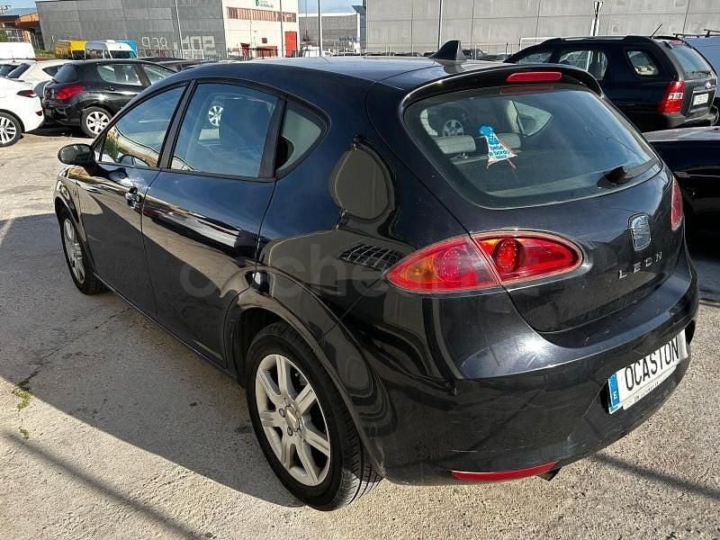 Usado Seat Leon Ecomotive 105 CV (77 kW) 2008 Negro Utilitario