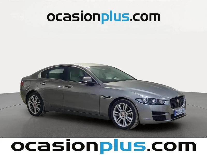 Usado Jaguar XE Pure 180 HP (132 kW) 2017 Cinzento Sedan