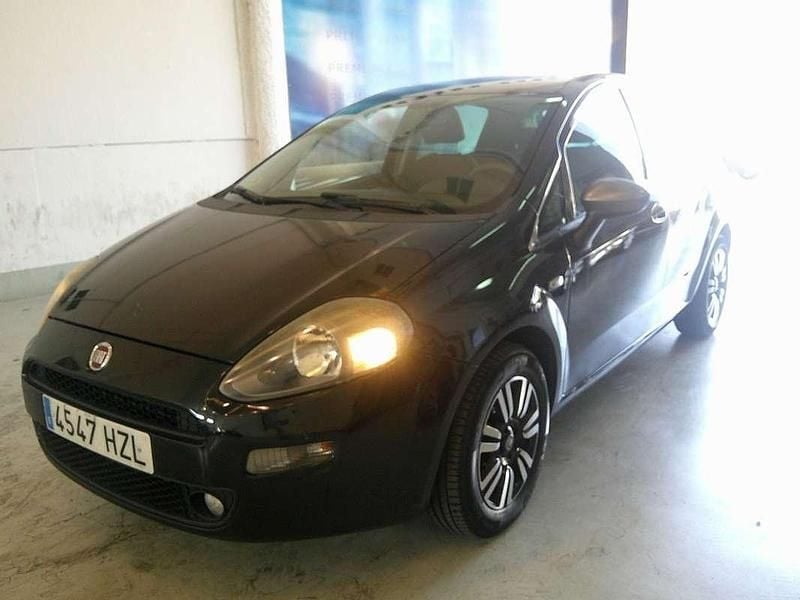 Negro Usado 2014 Fiat Punto Young Utilitario | 3890 € (Buen precio) - Imagen 1/4