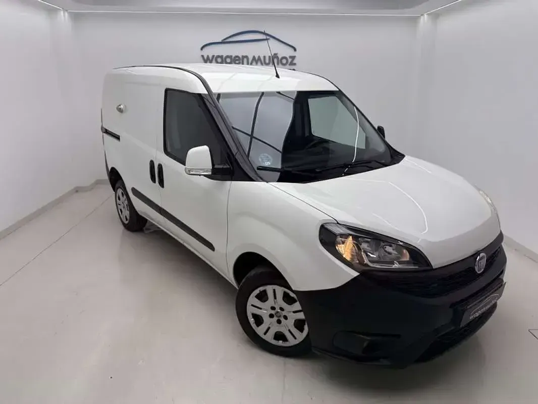 Usado Fiat Doblò 90 CV (66 kW) 2022 Blanco Monovolumen