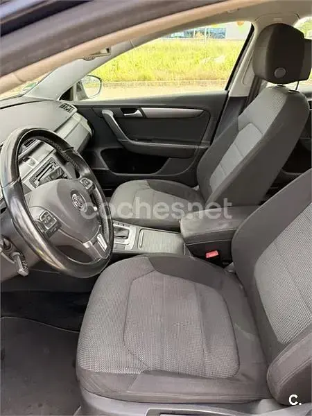 Usado VW Passat Highline 140 CV (102 kW) 2014 Azul Familiar