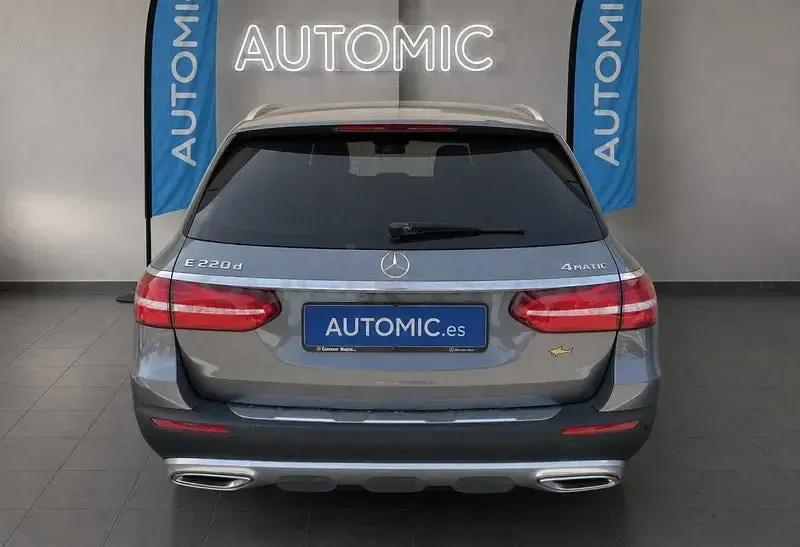 Usado Mercedes E220 All-Terrain 194 CV (142 kW) 2018 Gris / plata Familiar
