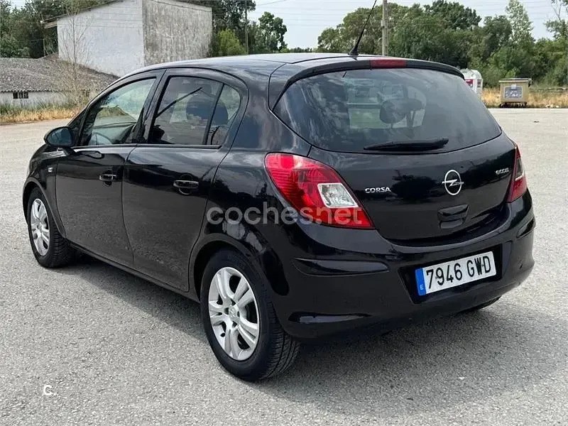 Usado Opel Corsa 95 CV (69 kW) 2010 Negro Utilitario