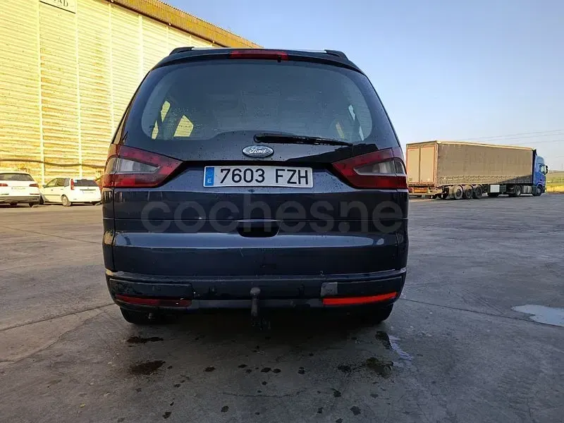 Usado Ford Galaxy Ghia 140 CV (102 kW) 2008 Negro Monovolumen