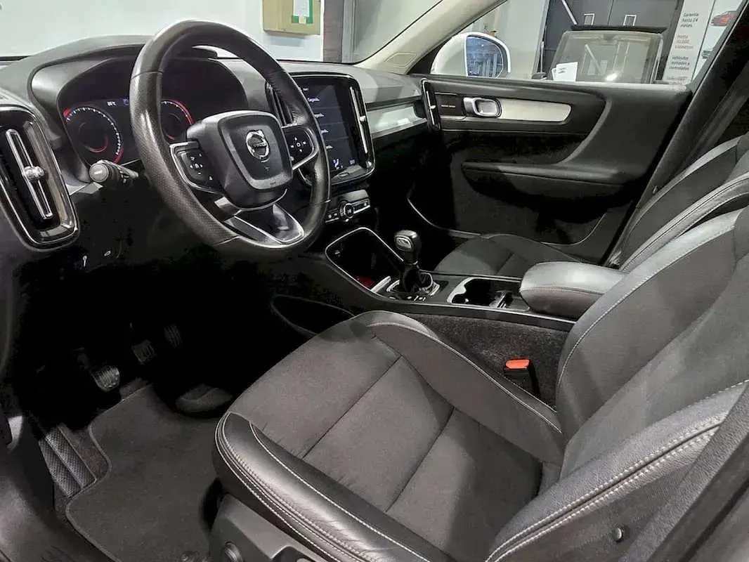 Usado Volvo XC40 Momentum 163 CV (119 kW) 2019 Blanco SUV