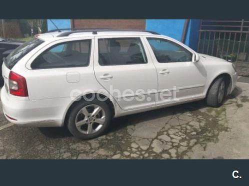 Usado Skoda Octavia Family 105 CV (77 kW) 2012 Blanco Berlina