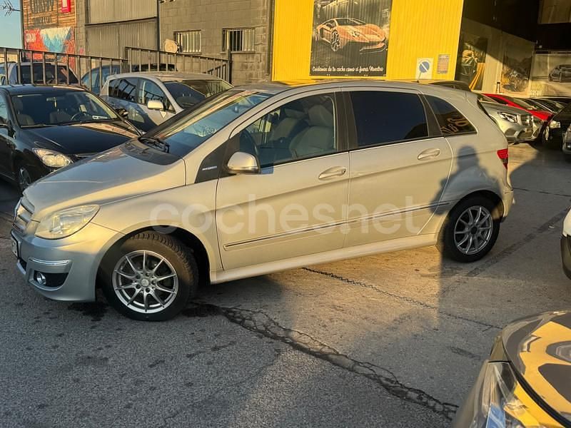 Usado Mercedes B150 95 CV (69 kW) 2009 Gris / plata Monovolumen
