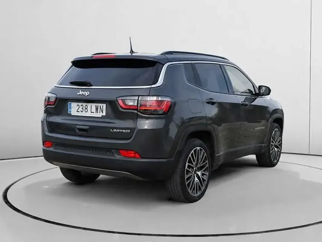 Usado Jeep Compass Limited 131 CV (96 kW) 2022 Gris SUV