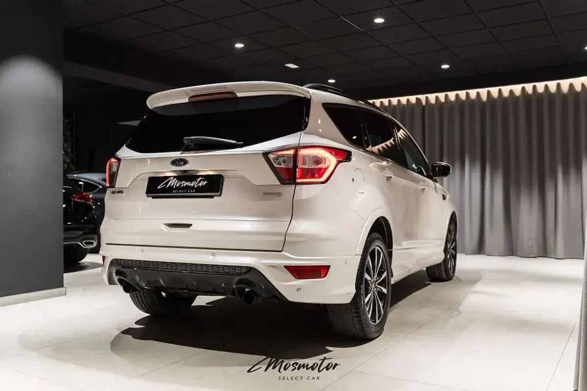 Usado Ford Kuga ST-Line 150 CV (110 kW) 2019 Blanco SUV