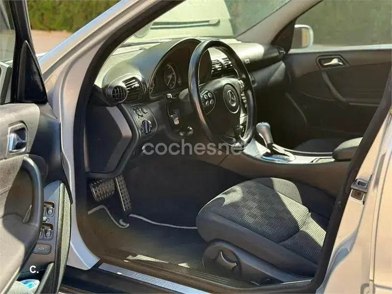 Usado Mercedes C200 Avantgarde 116 CV (85 kW) 2005 Gris / plata Berlina