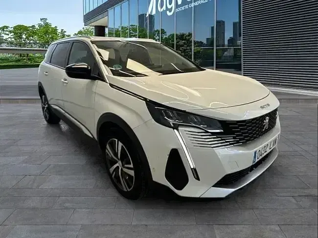 Usado Peugeot 5008 Allure 131 CV (96 kW) 2021 Blanco SUV