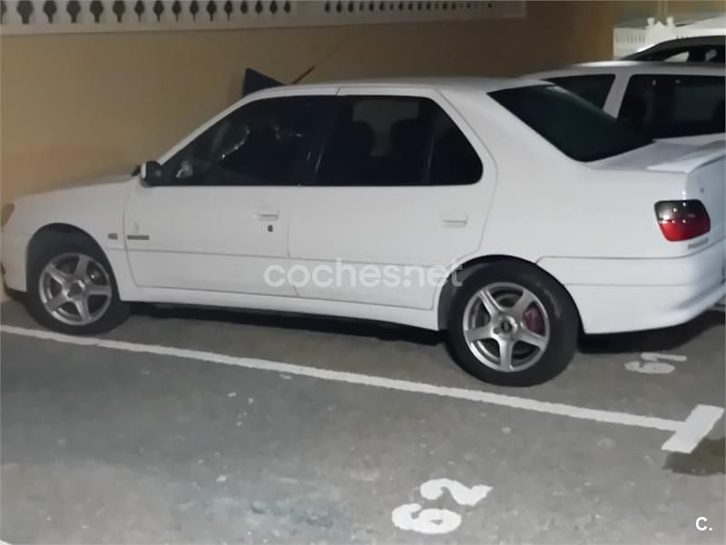 Usado Peugeot 306 90 CV (66 kW) 2002 Blanco Berlina