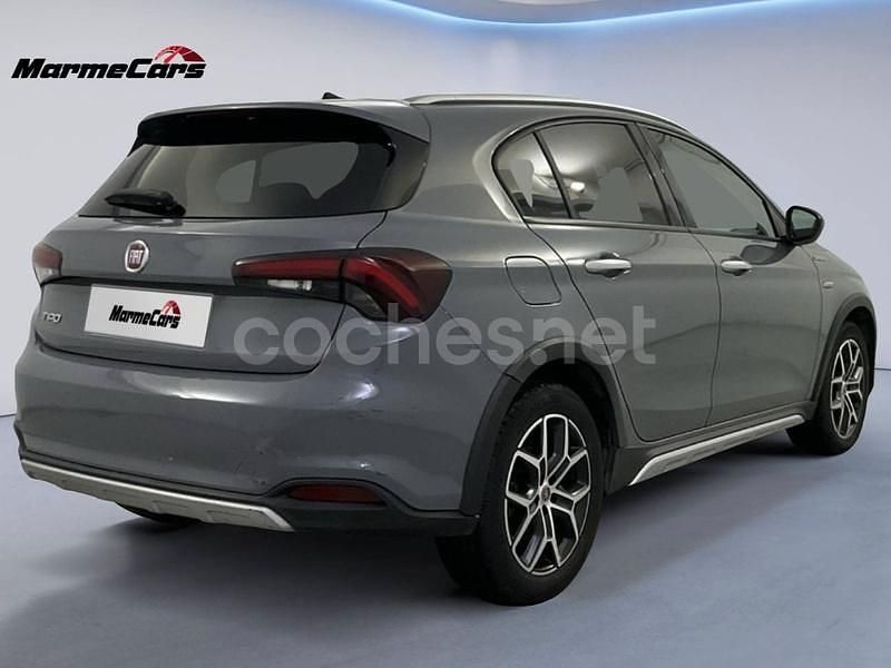 Usado Fiat Tipo Cross 130 CV (95 kW) 2022 Gris / plata Berlina
