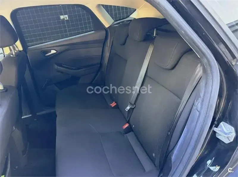 Usado Ford Focus Trend 125 CV (91 kW) 2017 Negro Berlina