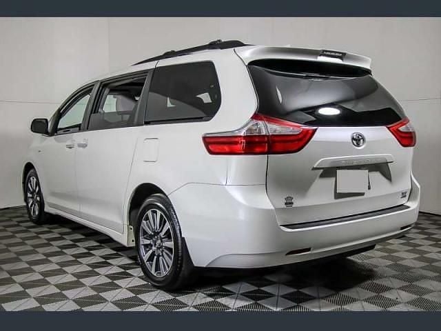 Usado Toyota Sienna XLE 262 CV (192 kW) 2019 Blanco Monovolumen
