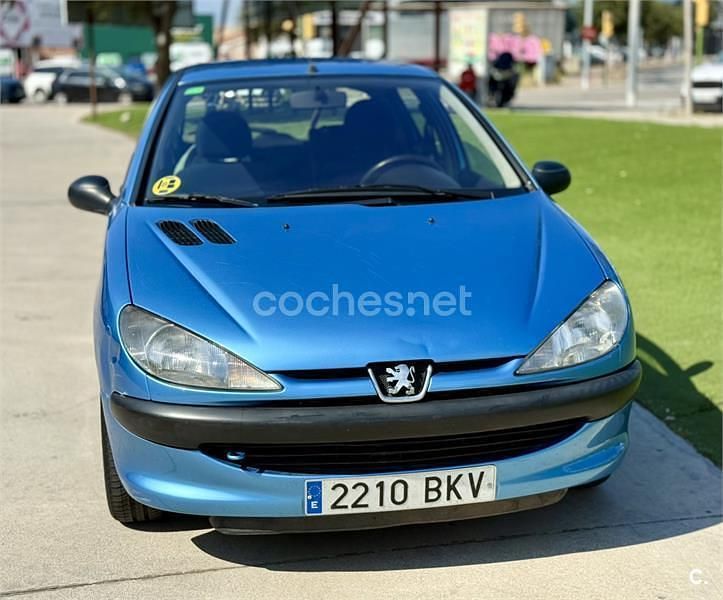 Azul Usado 2002 Peugeot 206 Berlina | 2399 € (Precio justo) - Imagen 1/4