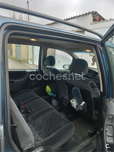 Usado Opel Zafira Comfort 100 CV (73 kW) 2001 Azul Monovolumen