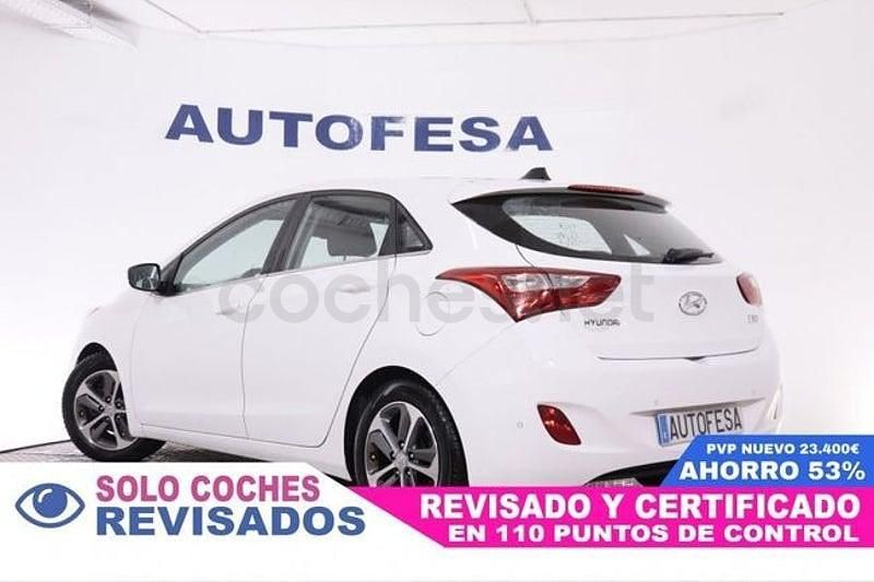 Usado Hyundai i30 135 CV (99 kW) 2015 Blanco Berlina
