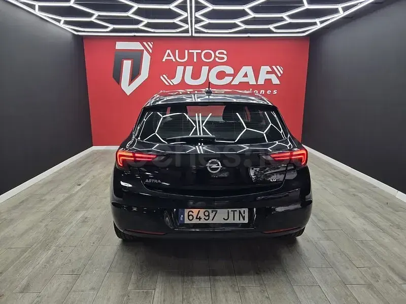 Usado Opel Astra Excellence 110 CV (80 kW) 2016 Negro Berlina