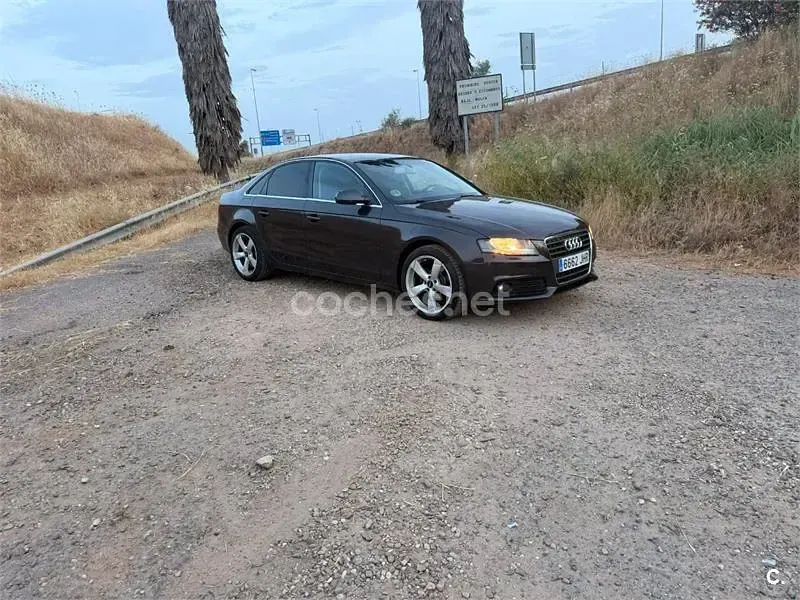 Usado Audi A4 120 CV (88 kW) 2012 Negro Berlina