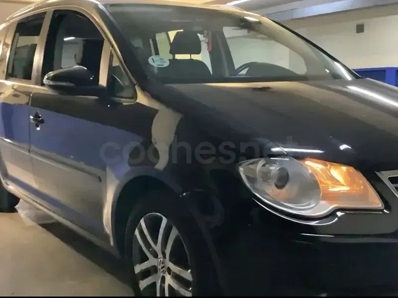 Usado VW Touran Edition 105 CV (77 kW) 2010 Negro Monovolumen