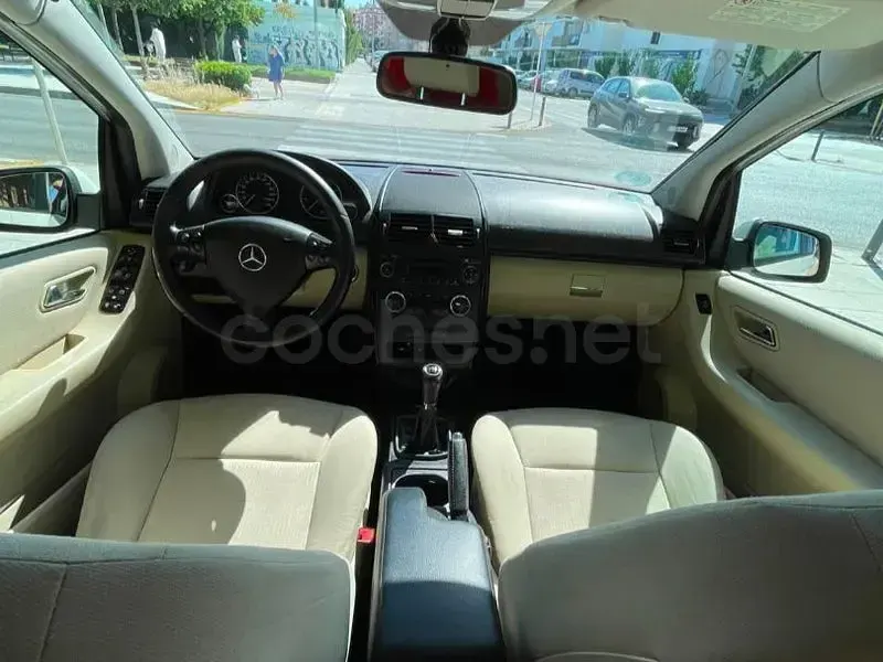 Usado Mercedes A160 95 CV (69 kW) 2010 Blanco Monovolumen
